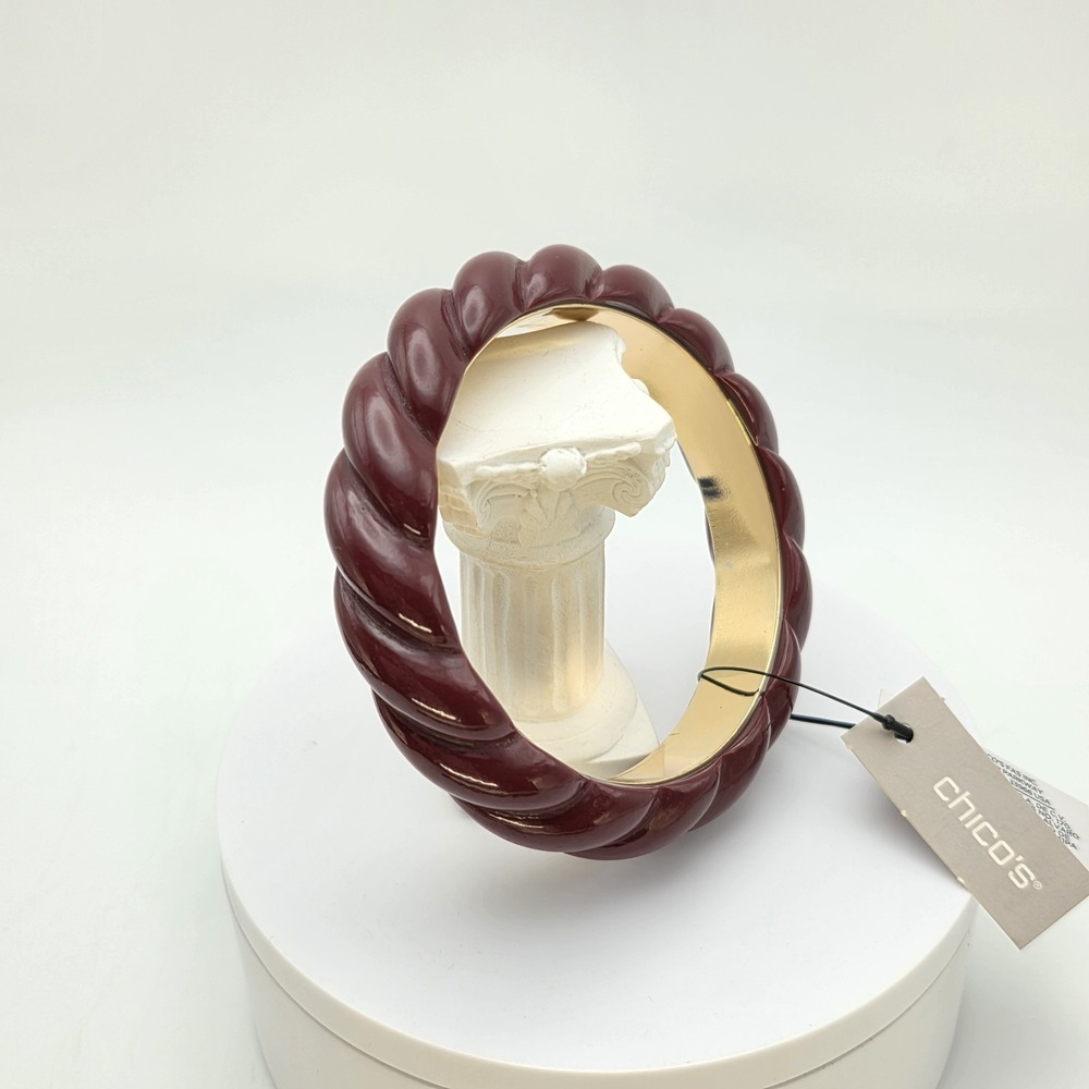 New! CHICO'S Bria Cranberry Bracelet Resin Acrylic Bangle Gold Tone New W Tags